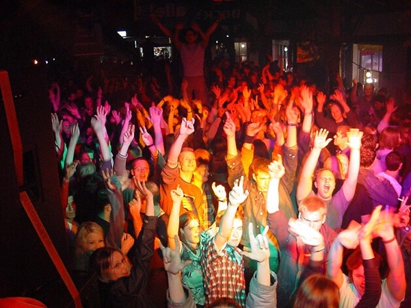 Guía Nocturna: Los Mejores Locales para Salir de Fiesta en Móstoles 1 Guía Nocturna: Los Mejores Locales para Salir de Fiesta en Móstoles