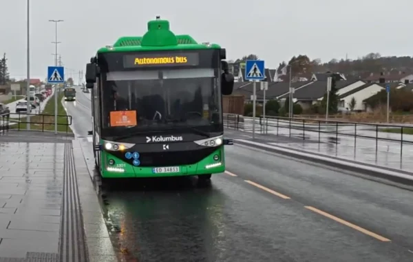 La alemana Init compra la start-up noruega Applied Autonomy para operar autobuses sin conductor