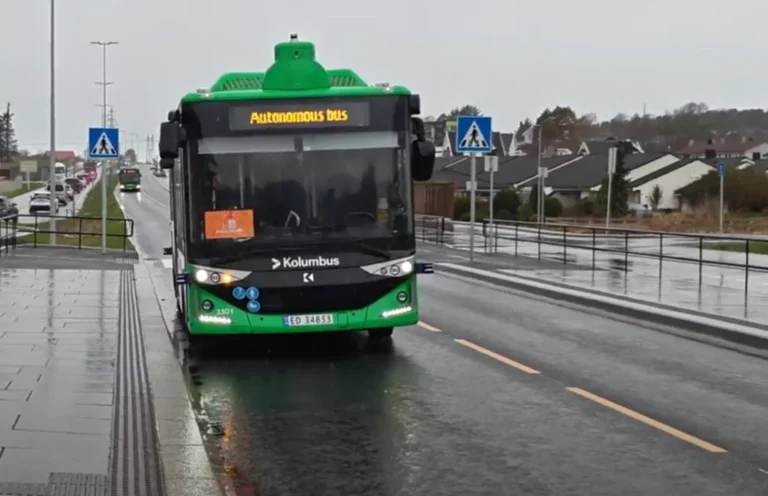 La alemana Init compra la start-up noruega Applied Autonomy para operar autobuses sin conductor